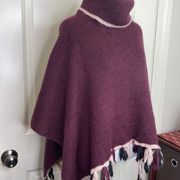 Libby Edelman Burgundy Tassel Sweater Poncho Wrap OS - Picture 4 of 15